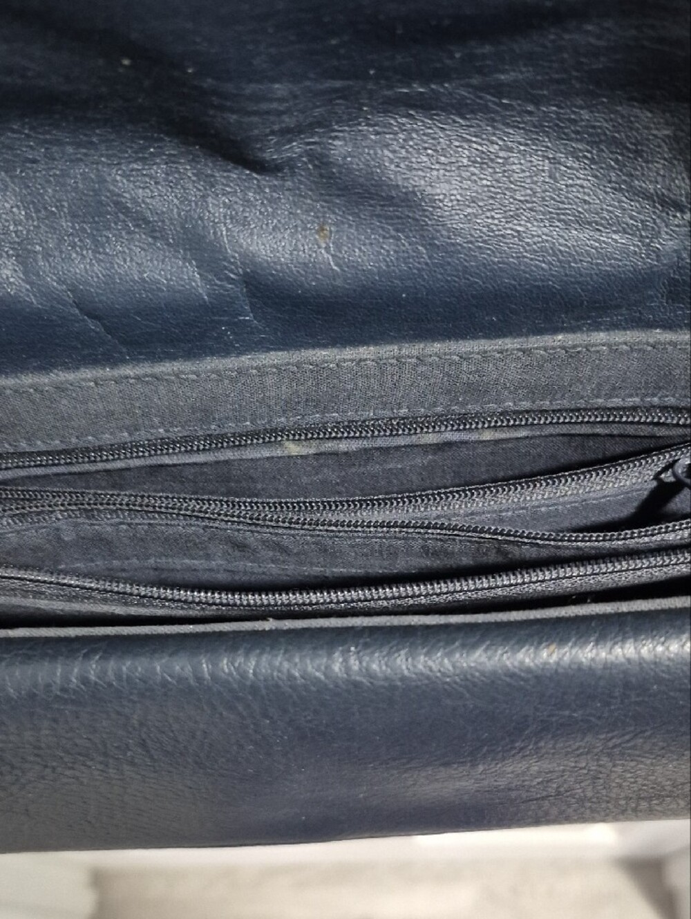 Classic Women's Leather Crossbody Bag - Black - Picture 4 of 10